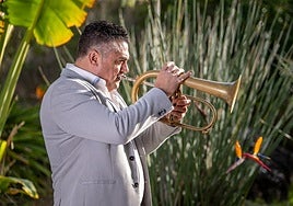 Sebastián Gil, con su fliscorno.