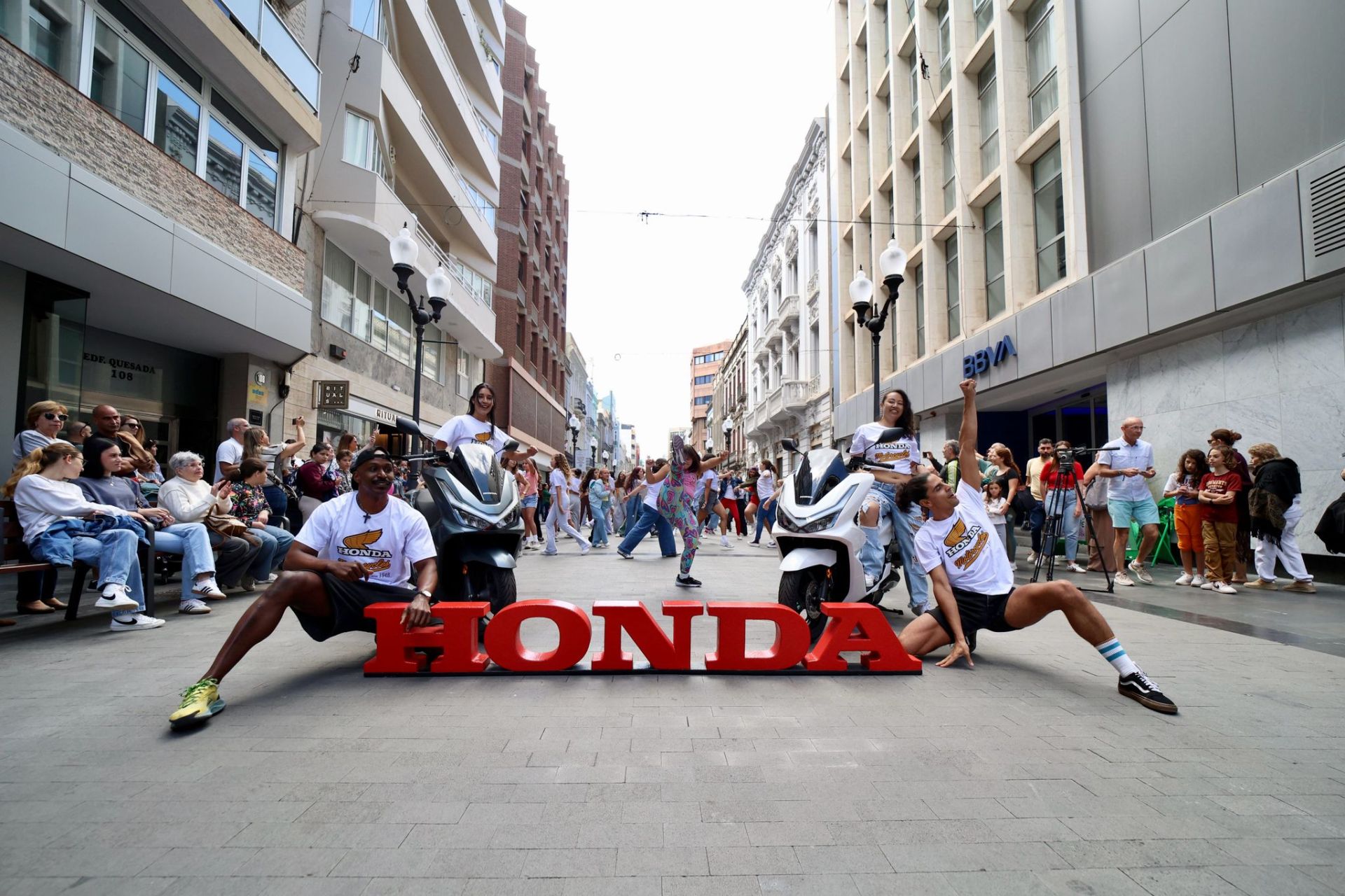 Honda Canarias pone a Triana a bailar