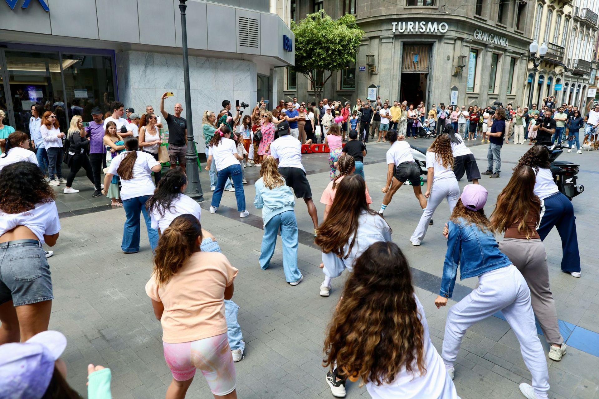 Triana se convierte escenario de un &#039;flashmob&#039;