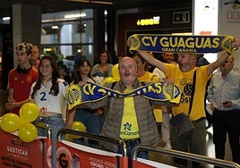 Imágenes del agasajo al CV Guaguas en Gando