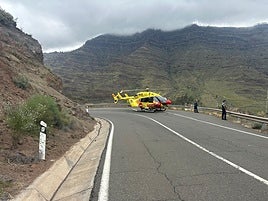 Un helicóptero medicalizado del SUC se trasladó hasta la zona del accidente.