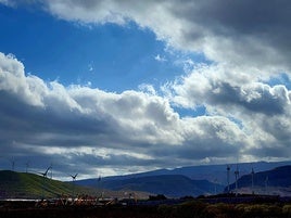 Las nubes acaparan el cielo de Canarias para dar la bienvenida a la semana