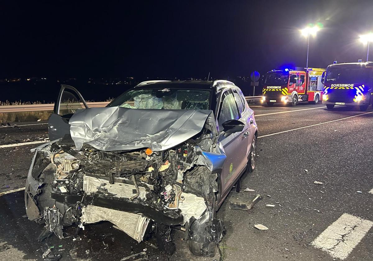 Una persona, en estado crítico tras un choque frontal entre dos coches en Haría