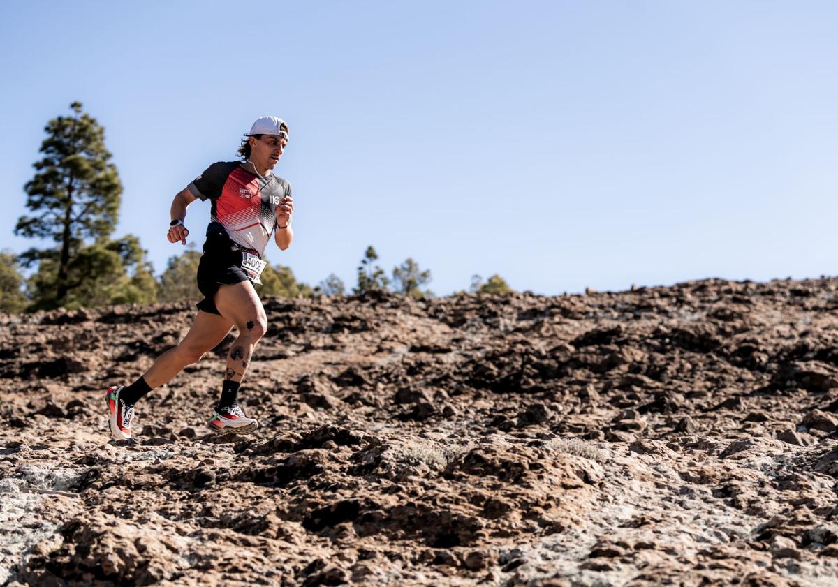 Imagen principal - 1.- Miguel Arsénio en la Marathon 2025. Ian Corless. 2.- Mónica Vega en la Promo 2025. Carlos Díaz-Recio. 3.- Miguel Heras en la Classic 2025. Matias Novo.