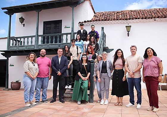 Estudiantes italianos en la visita a Yaiza.