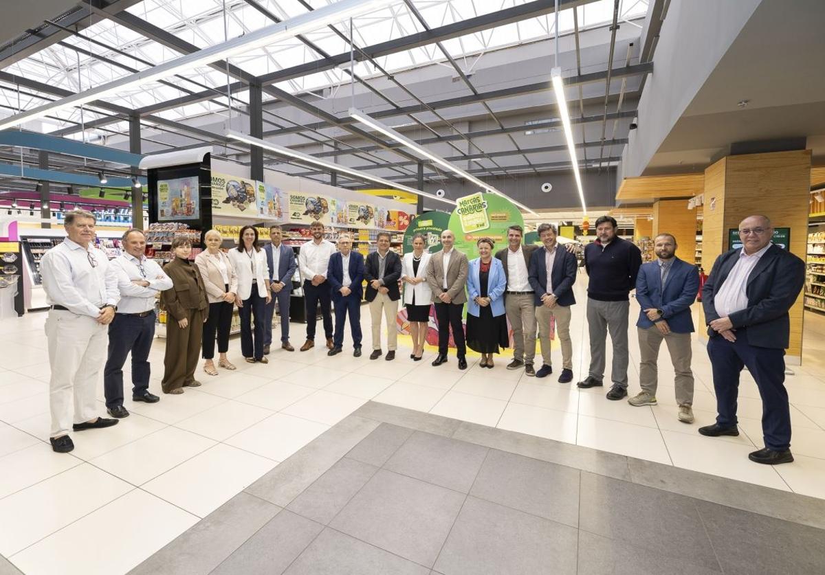 HiperDino une a marcas icónicas en una colección de diseños exclusivos