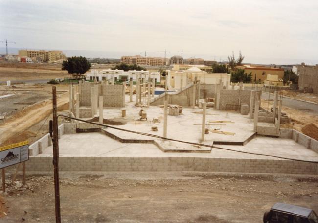 La nueva iglesia, al comienzo de las obras.