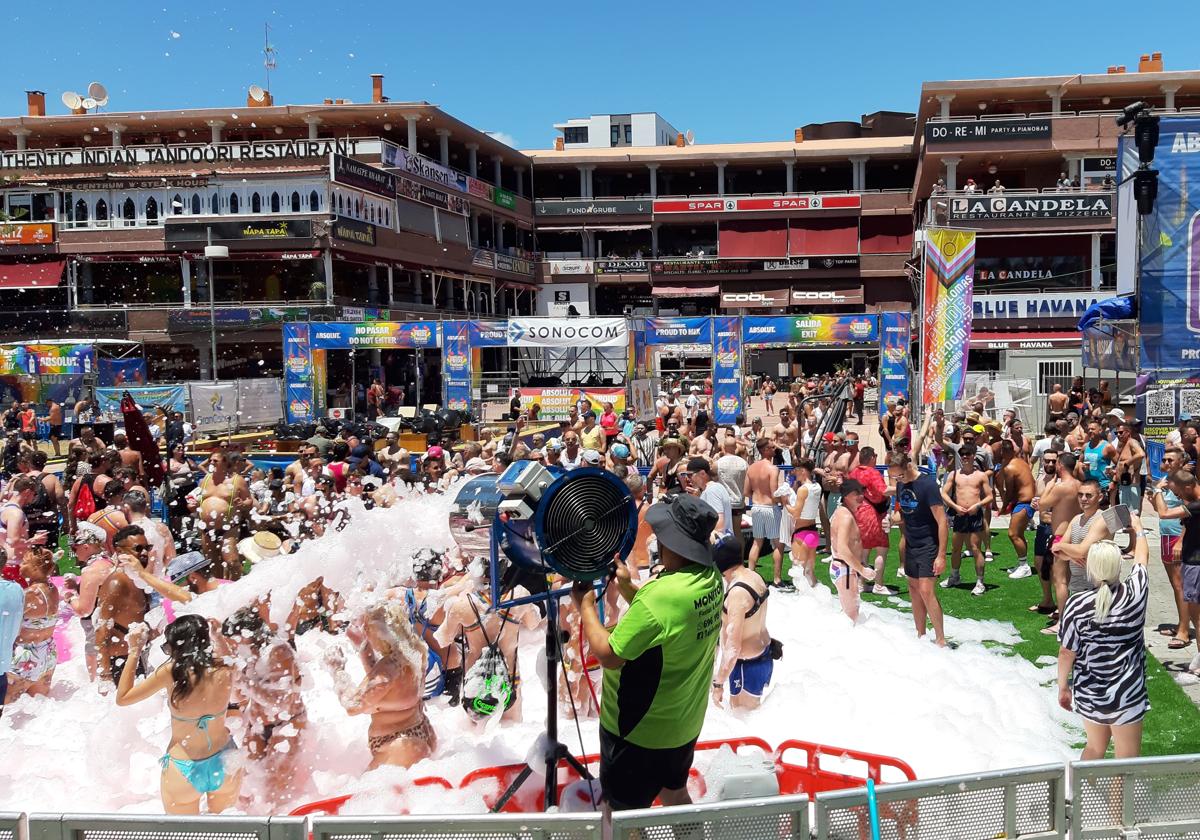 La Fiesta de la Espuma es uno de los eventos más esperados de la Maspalomas Pride.