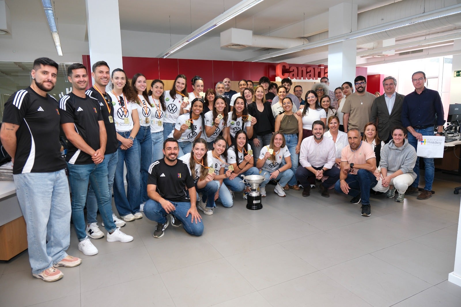 Las campeonas del Heidelberg Volkswagen visitan CANARIAS7
