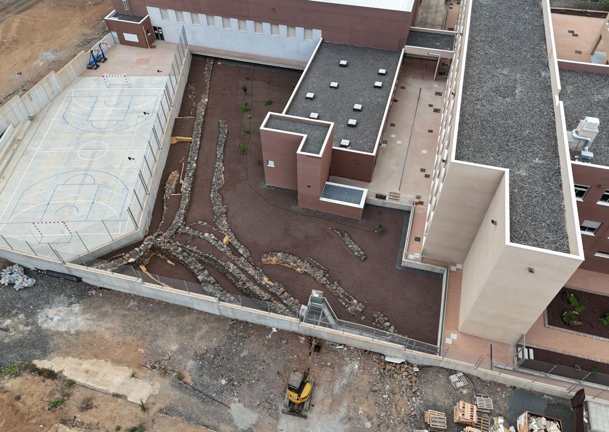 Imagen secundaria 1 - Imágenes de las estructuras prehispánicas conservadas en el IES Agáldar.