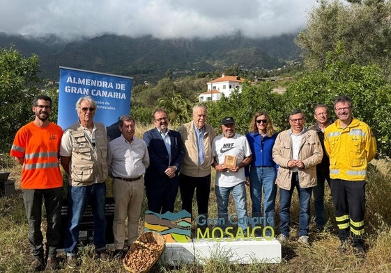 Entrega de la distinción Gran Canaria Mosaico a los almendreros de la isla.