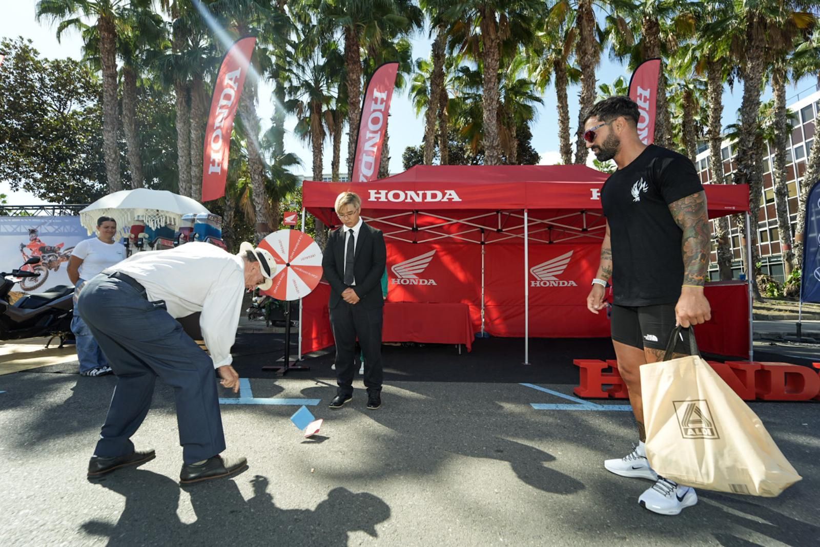 Así se ve vive el ambiente en las carpas de empresa
