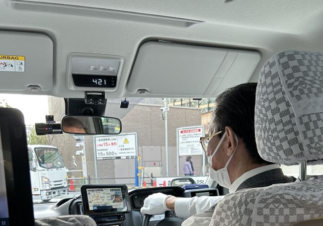 Un prototipo de taxi y taxista
