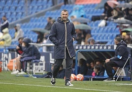El entrenador de la UD Las Palmas, Diego Martínez, durante el encuentro frente al Getafe.