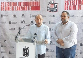 Ismael Curbelo, en la presentación, con el consejero cabildicio Samuel Martín.