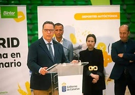 El consejero de Educación, Formación Profesional, Actividad Física y Deportes, Poli Suárez, durante la presentación de la luchada.