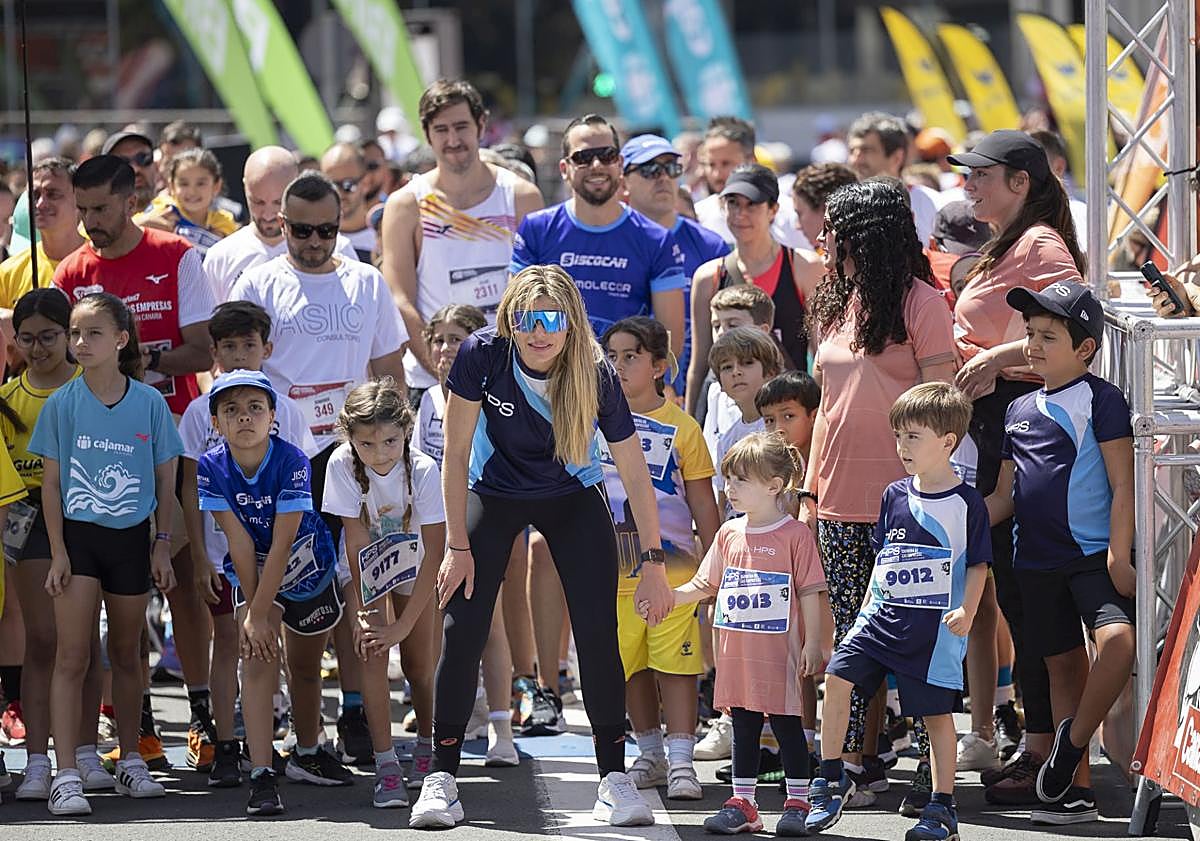 Imagen principal - Más de 60 personas profesionales de HPS lo dieron todo en la Carrera de las Empresas