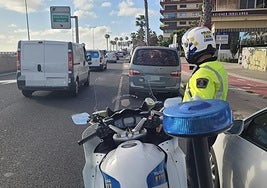 Imagen del agente en el lugar de los hechos.