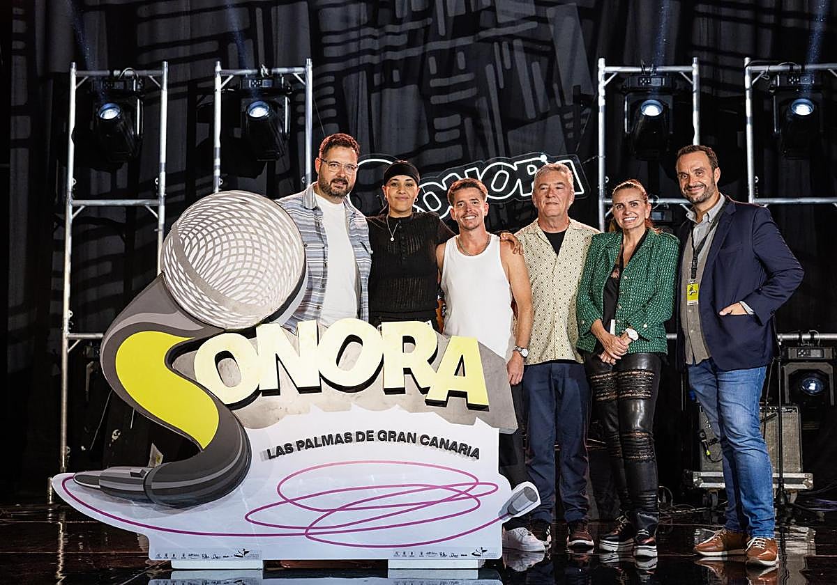 Imagen familiar de los participantes y del jurado de la edición 2025 de Sonara.