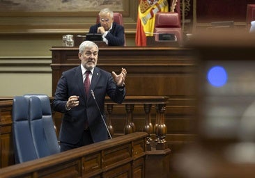 Pleno del Parlamento: Clavijo, dispuesto a dialogar sobre una tasa turística