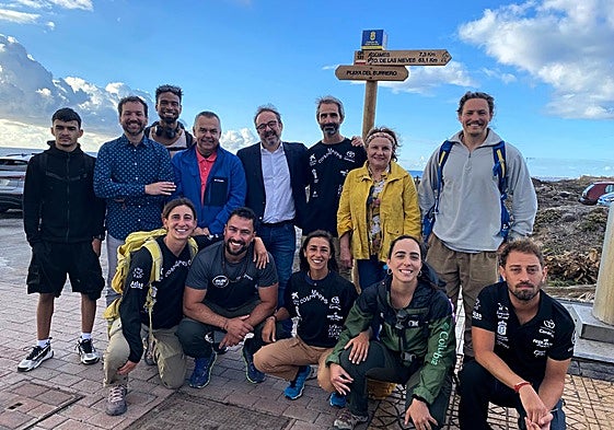 Participantes del proyecto en la primera baliza en El Burrero, en Ingenio.