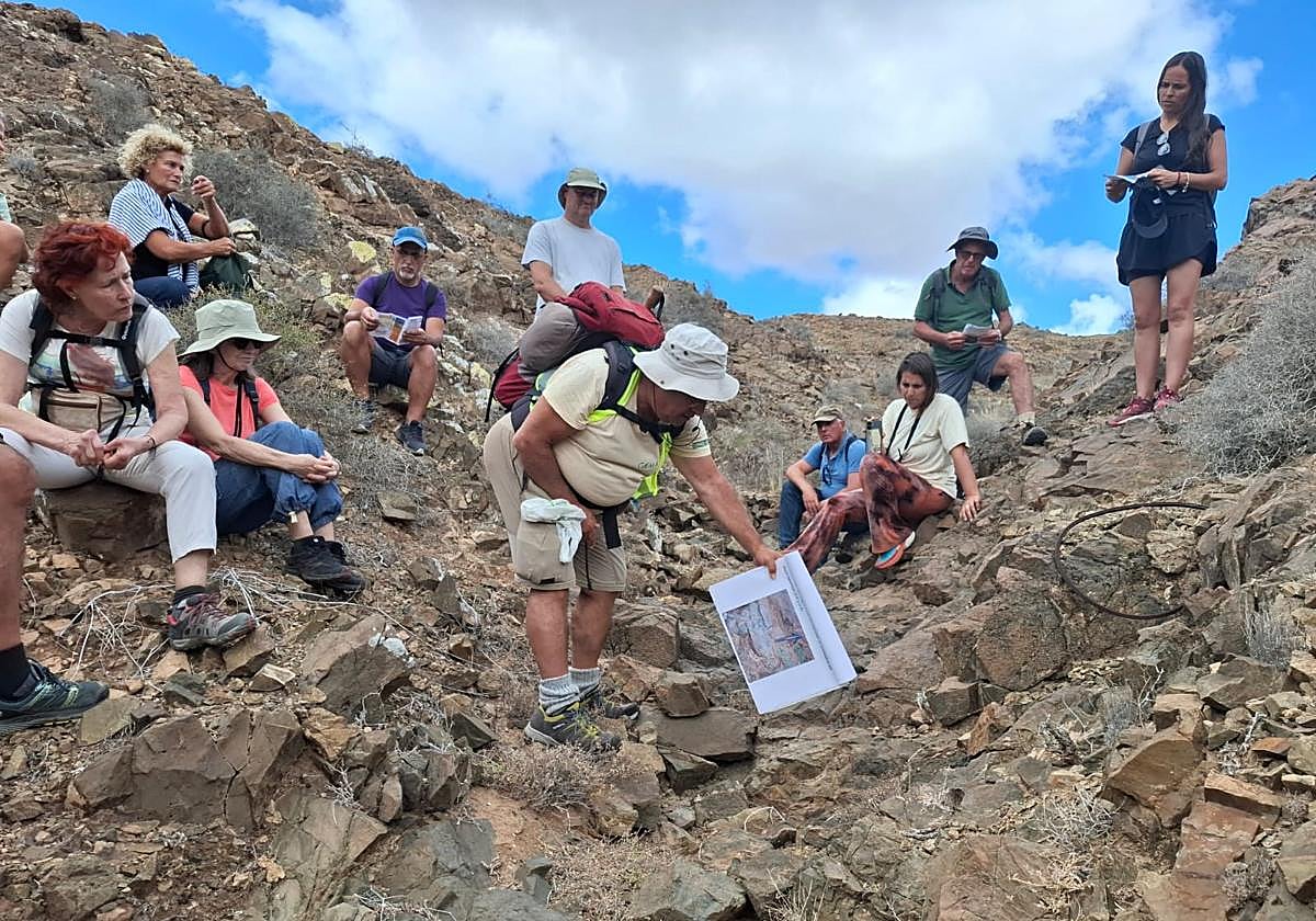 El catedrático Ramón Casillas participó en la jornada de divulgación científica.