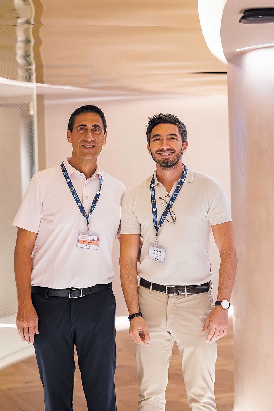 Los doctores Joan Fontdevila y Jaime Ospina. (Carlos Díaz-Recio)