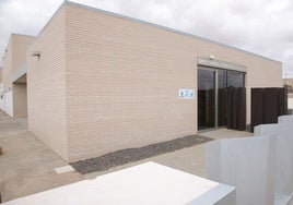 El servicio se localiza en el barrio de Fabelo de Puerto del Rosario, anexo a la piscina terapéutica.