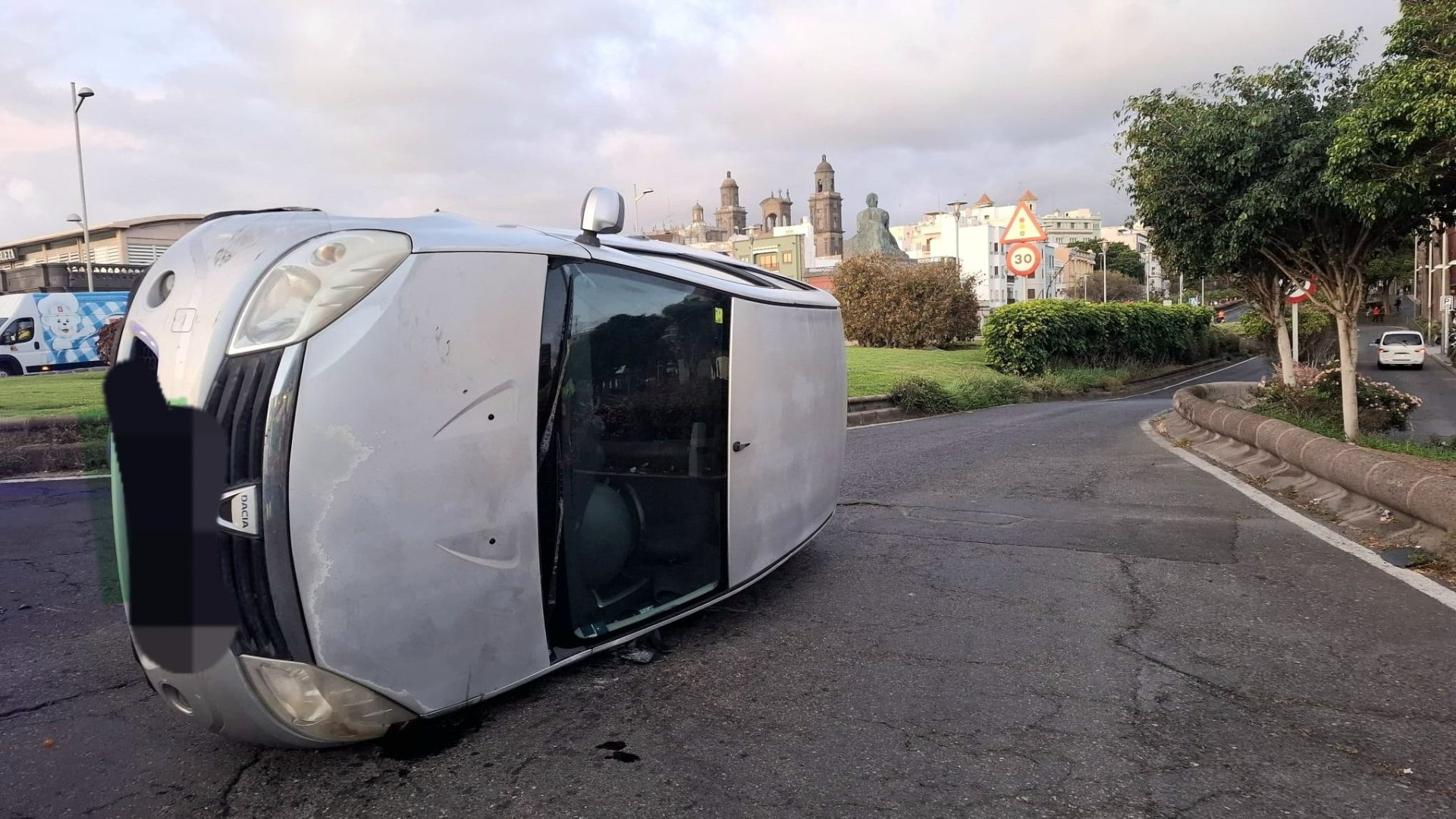 Imagen de uno de los vehículos accidentados.