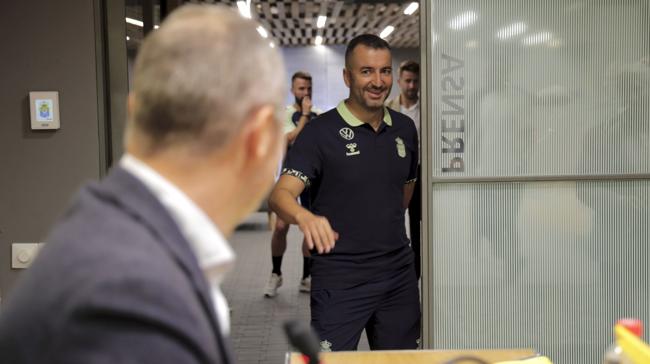 ¿Debió la UD Las Palmas echar a Diego Martínez antes de la hecatombe final?