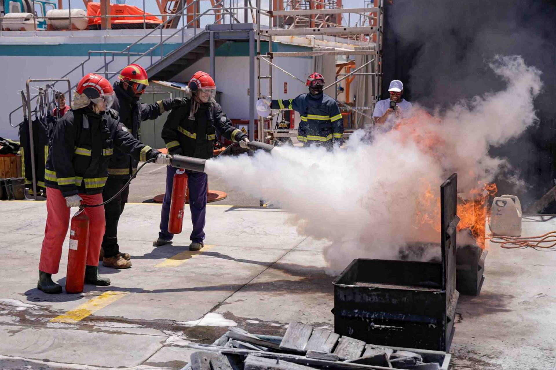 Así son los simulacros de emergencia en el ámbito marítimo