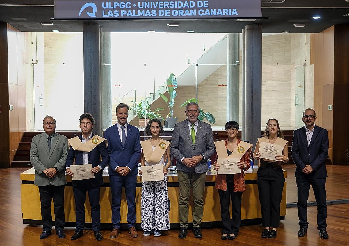 Imagen secundaria 1 - Premio a los mejores expedientes de la ULPGC