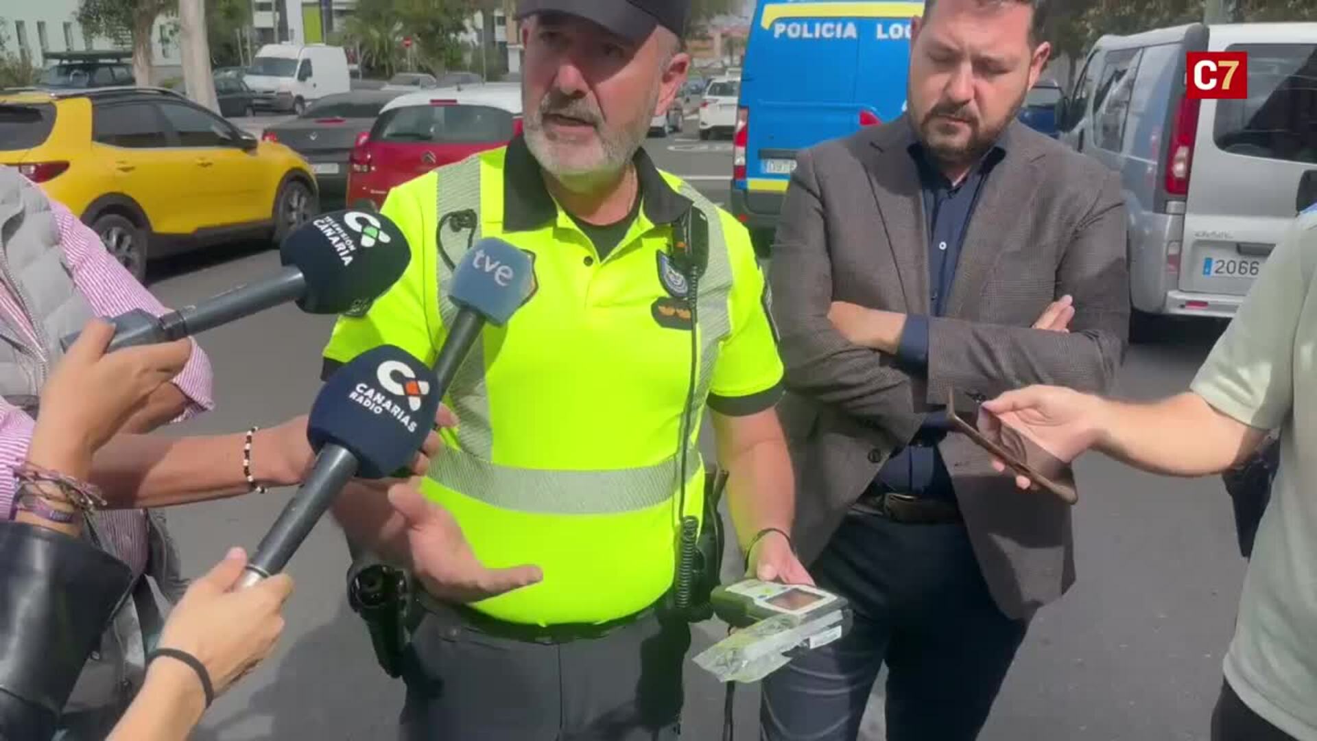 La Policía Local de Las Palmas de Gran Canaria presenta nuevos etilómetros para los controles de alcoholemia