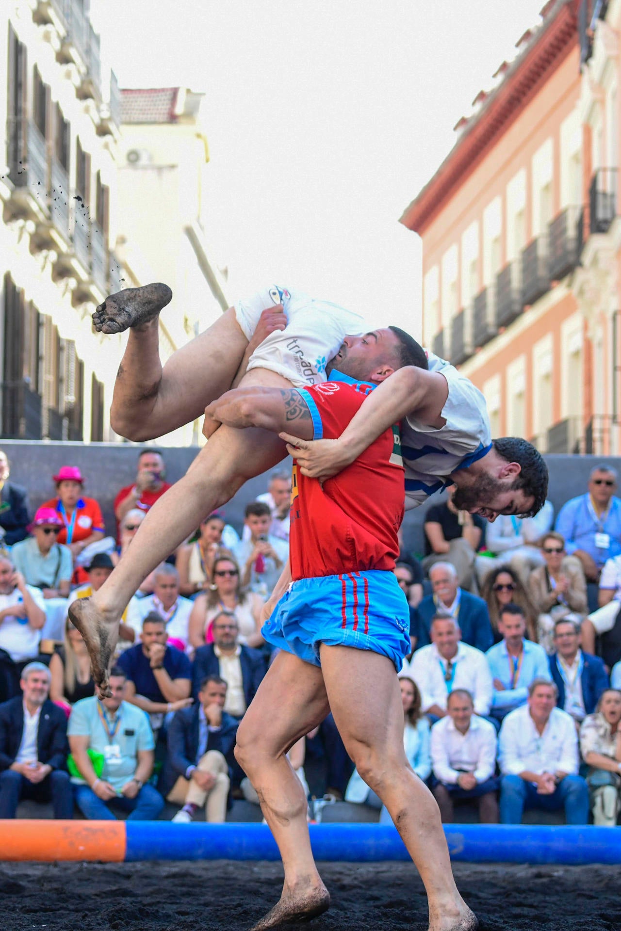 Luchada histórica en Madrid sobre las cenizas del volcán de La Palma