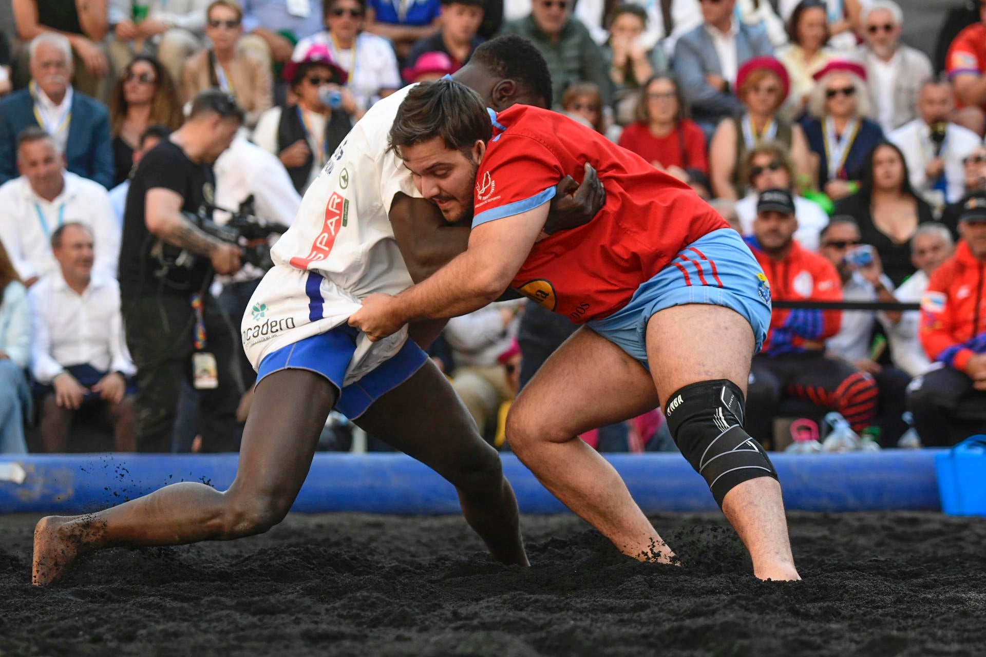 Luchada histórica en Madrid sobre las cenizas del volcán de La Palma