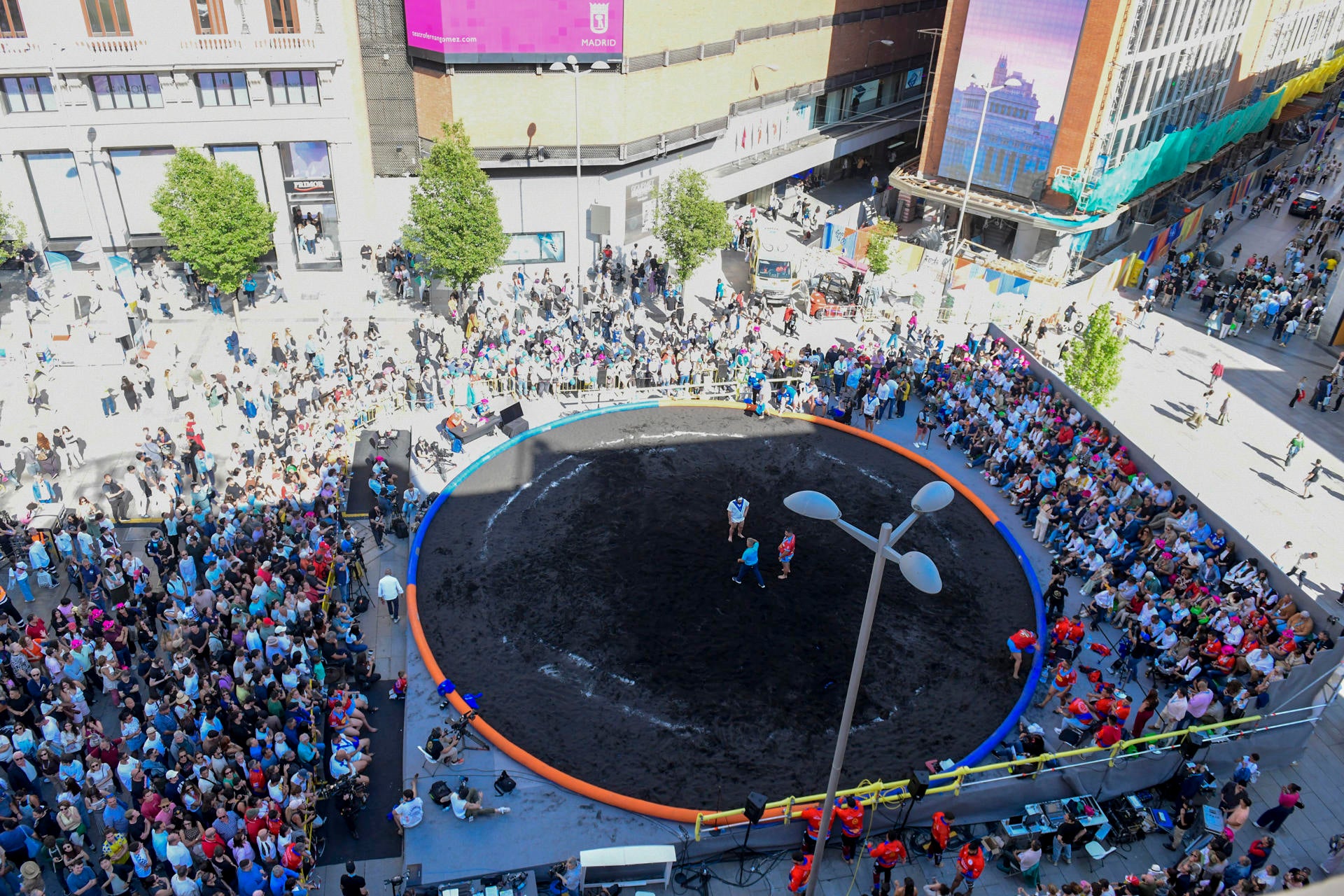 Luchada histórica en Madrid sobre las cenizas del volcán de La Palma