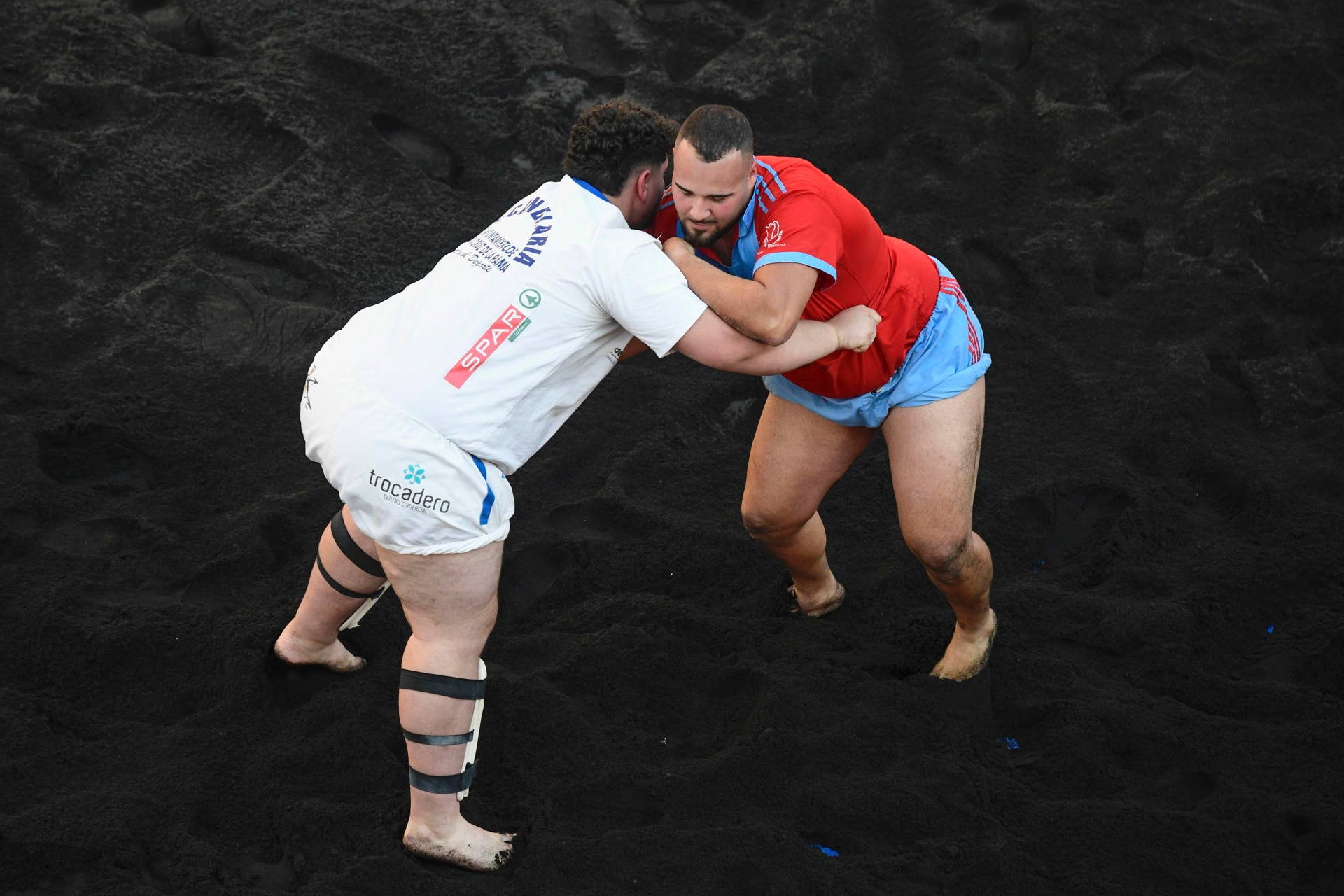 Luchada histórica en Madrid sobre las cenizas del volcán de La Palma