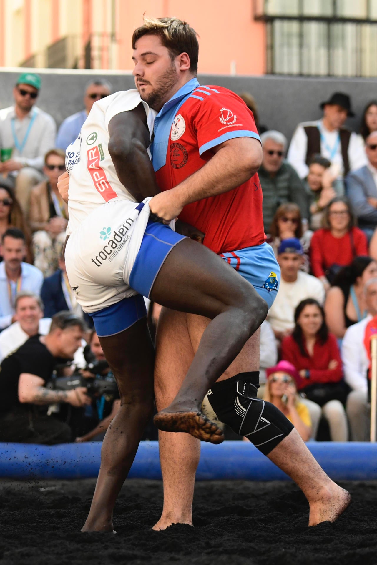 Luchada histórica en Madrid sobre las cenizas del volcán de La Palma