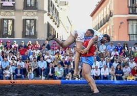 Uno de los Momento de la luchada que tuvo lugar en la plaza de Callao