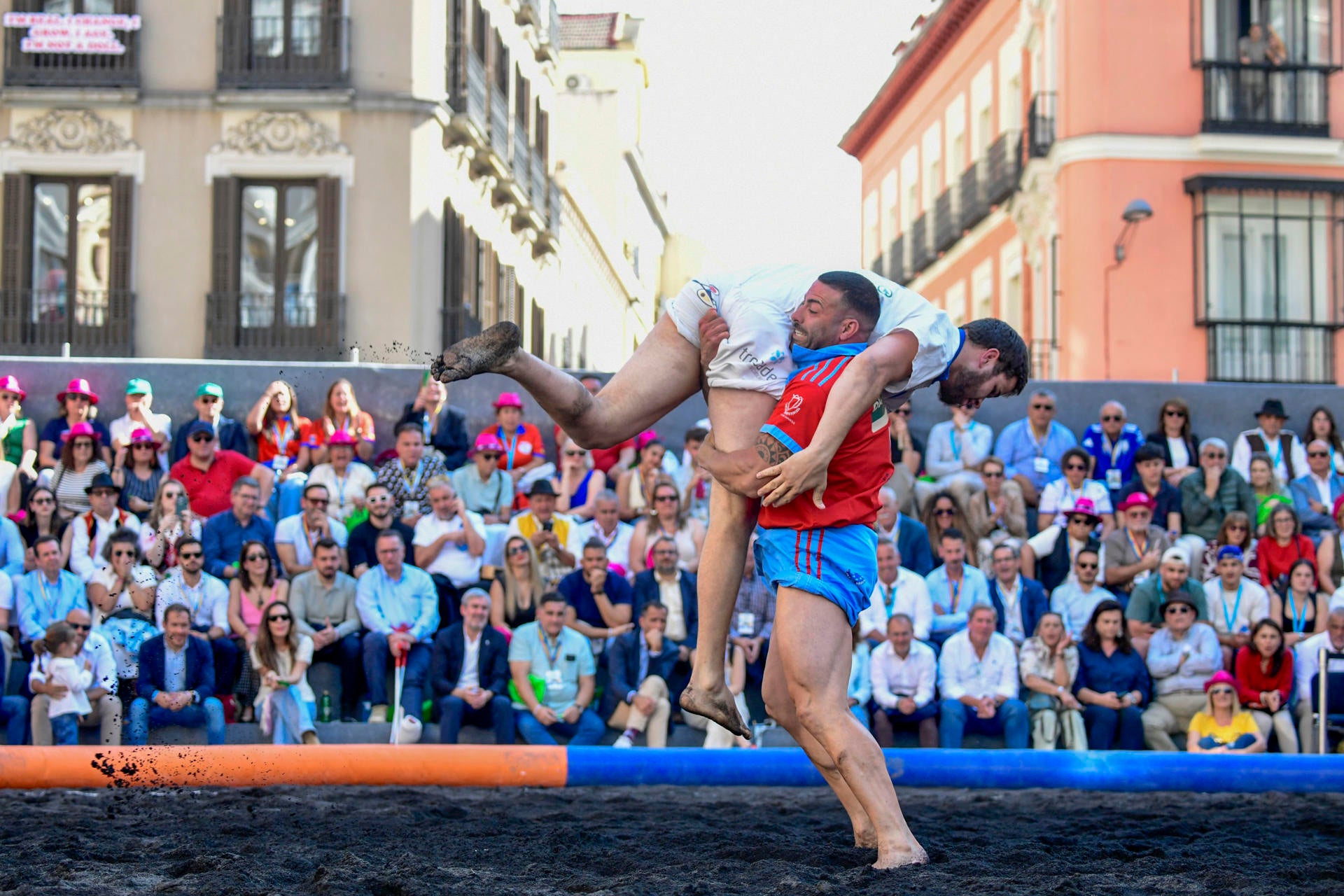 Luchada histórica en Madrid sobre las cenizas del volcán de La Palma