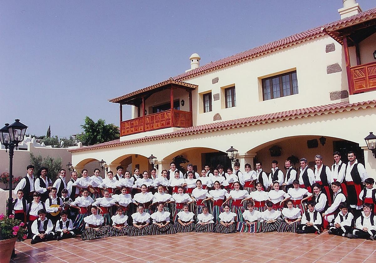 Agrupación de Coros y Danza de Ingenio.
