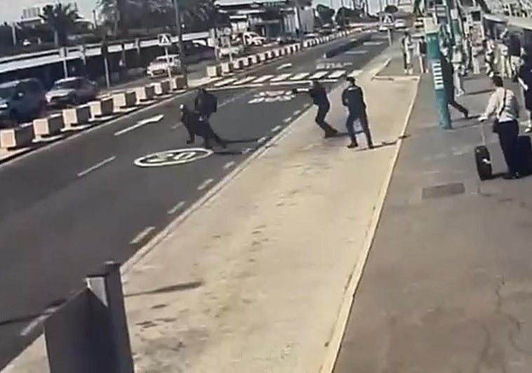 Las cámaras de seguridad captaron el tiroteo mortal en el Aeropuerto de Gran Canaria.
