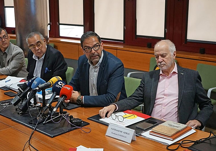 José Carlos Francisco, José Miguel González y Santiago de Armas durante la rueda de prensa de Excelcan.