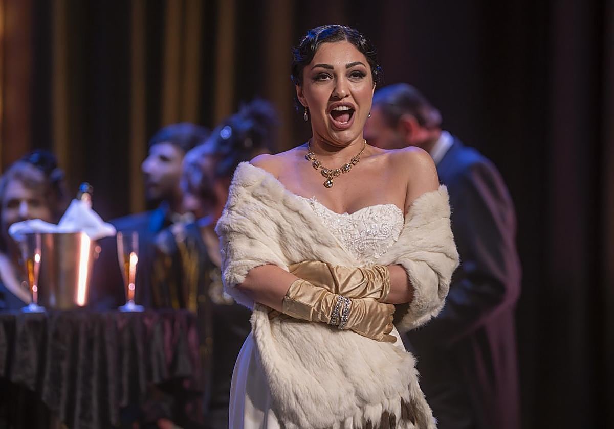 La soprano Kristina Mkhitaryan, en la piel de Violetta Valéry, en el ensayo genera de 'La Traviata'.