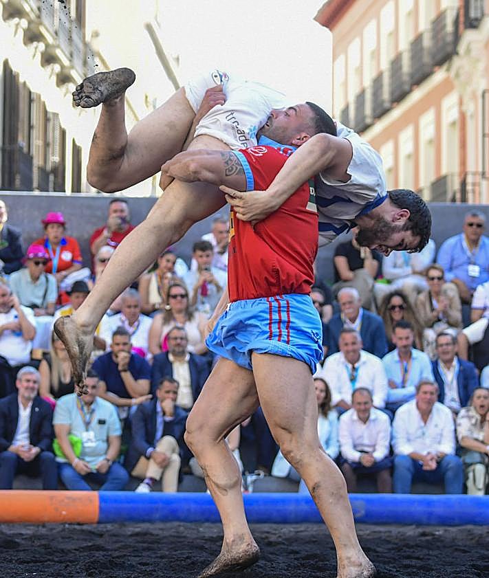 Imagen secundaria 2 - Una luchada histórica en el mes de Canarias