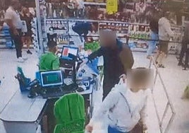 Los secuestradores de la familia de José el del Buque compraron bridas y guantes en Leroy y ropa en Decathlon