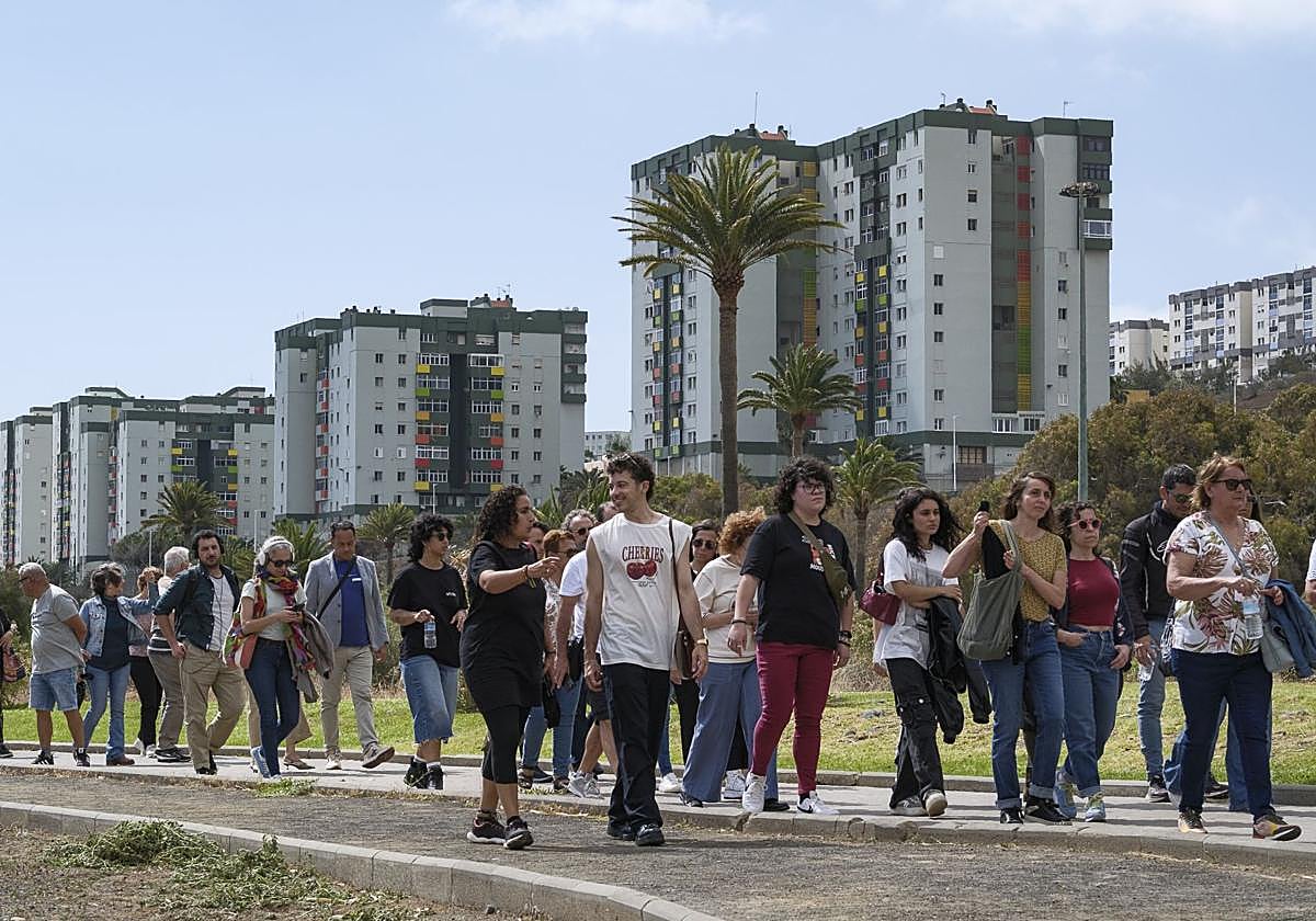 La ficción sonora recorrer las calles de Jinámar, en un proyecto construido sobre las historias de los vecinos.
