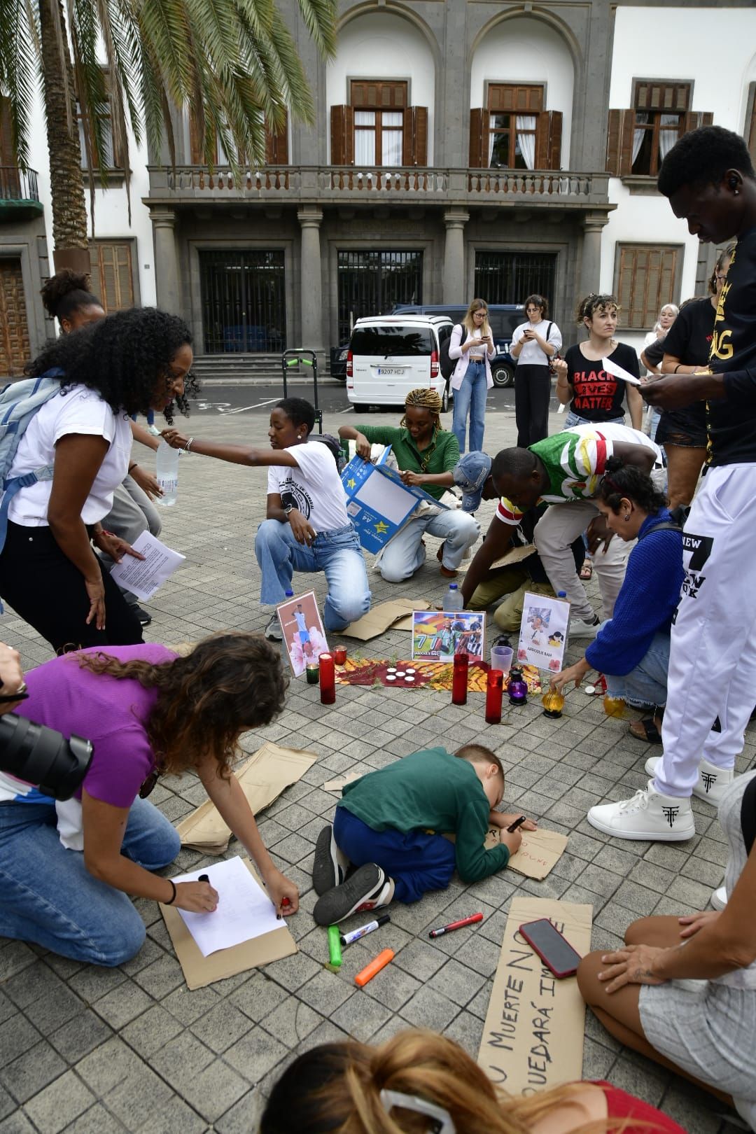 La concentración por la muerte de Abdoulie Bah, abatido en el aeropuerto de Gran Canaria