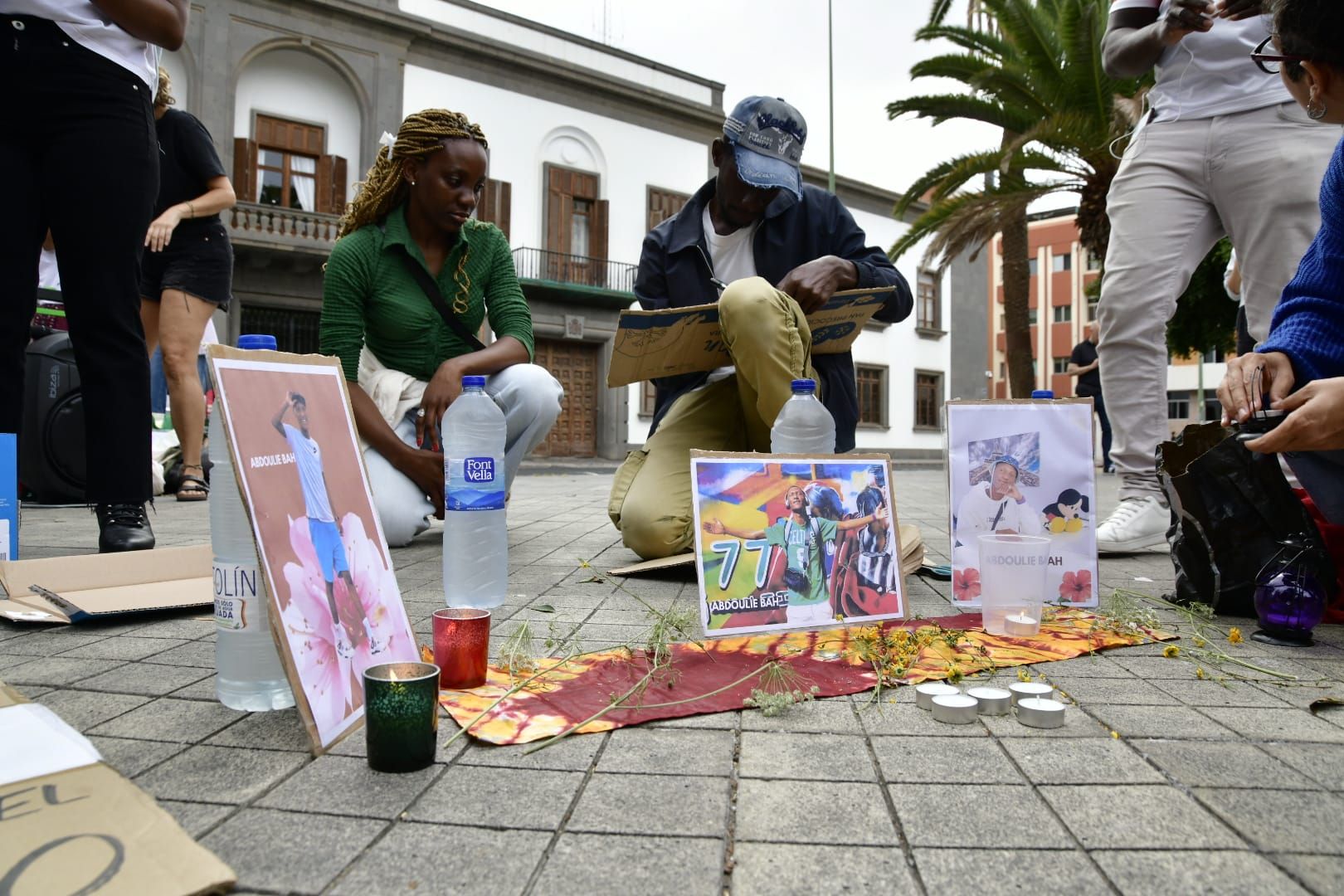 La concentración por la muerte de Abdoulie Bah, abatido en el aeropuerto de Gran Canaria