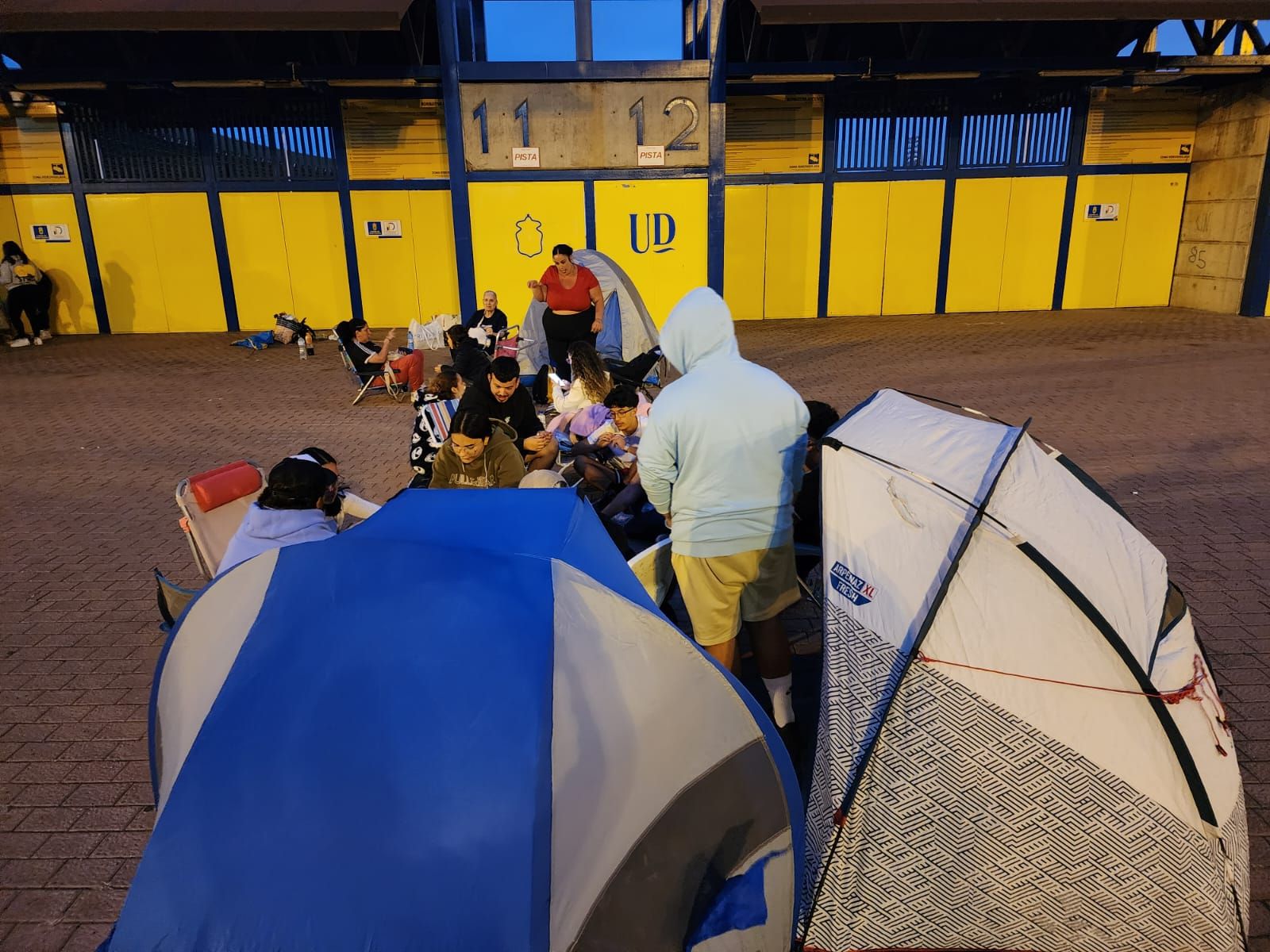 Acampada en el estadio de Gran Canaria por Quevedo